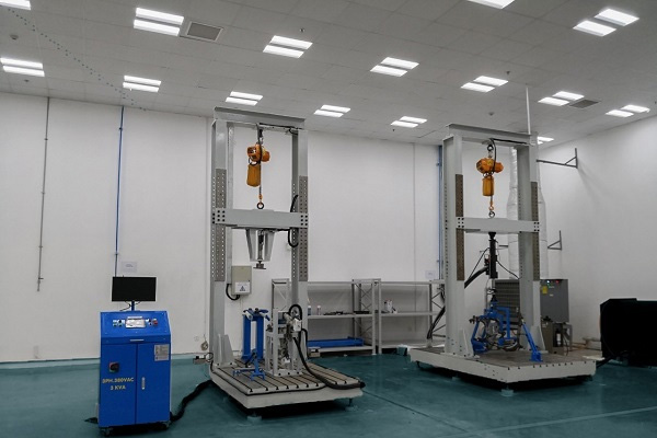 Máy đo lực và biến dạng